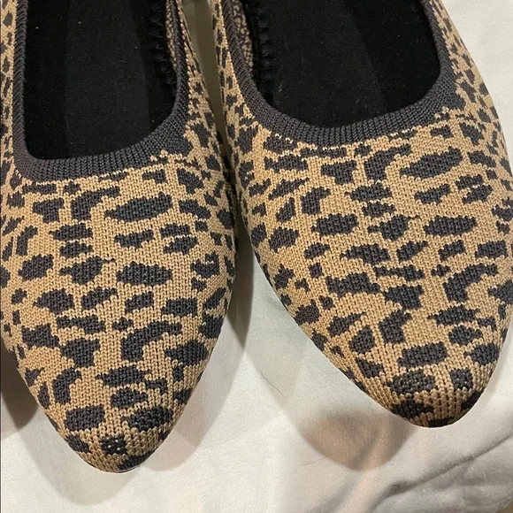 4pack Bundle Women's Flats - Yellow, Navy, Purple Geo, & Leopard Print-New - Picture 4 of 8